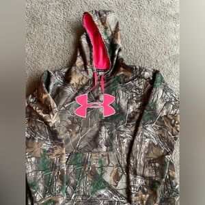 Under Armour Sweatshirt - 2xl camo & pink